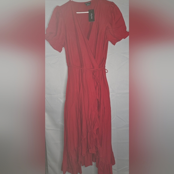 Elegant Red Wrap Dress - Picture 1 of 3